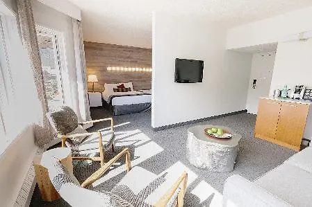 Elk + Avenue Hotel Banff 3*,