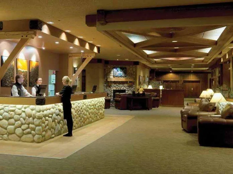 Elk + Avenue Hotel Banff